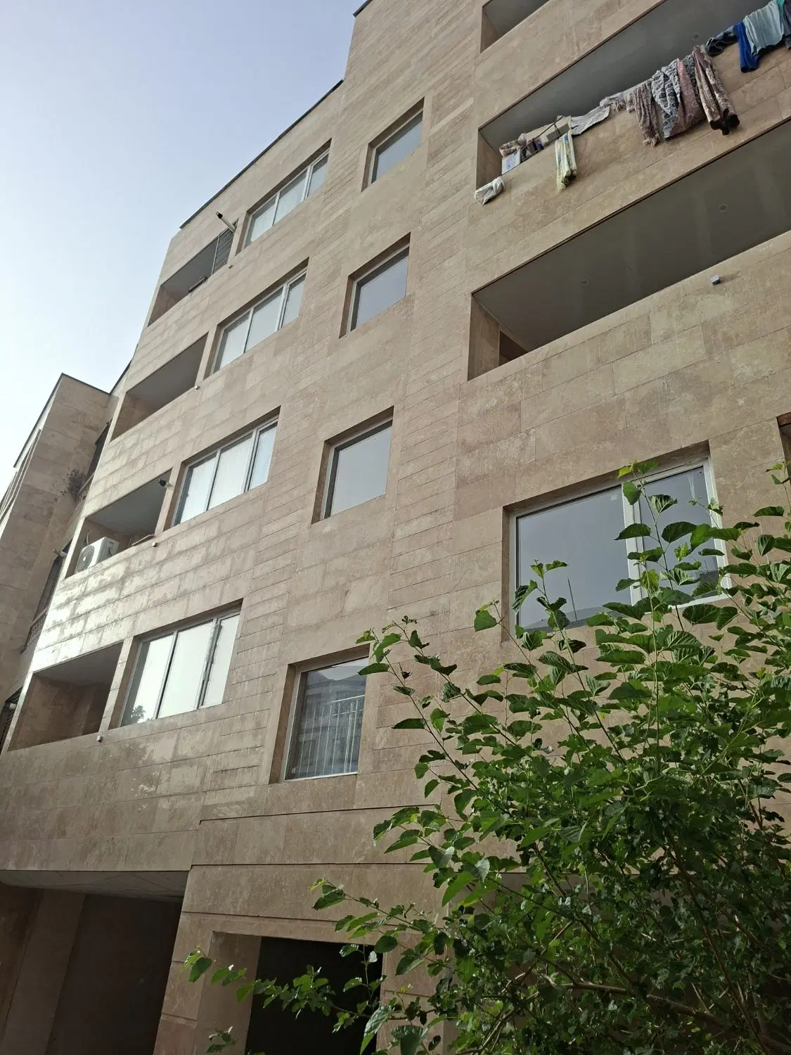 آپارتمان ۱۲۰ متری درخیابان تحویلی