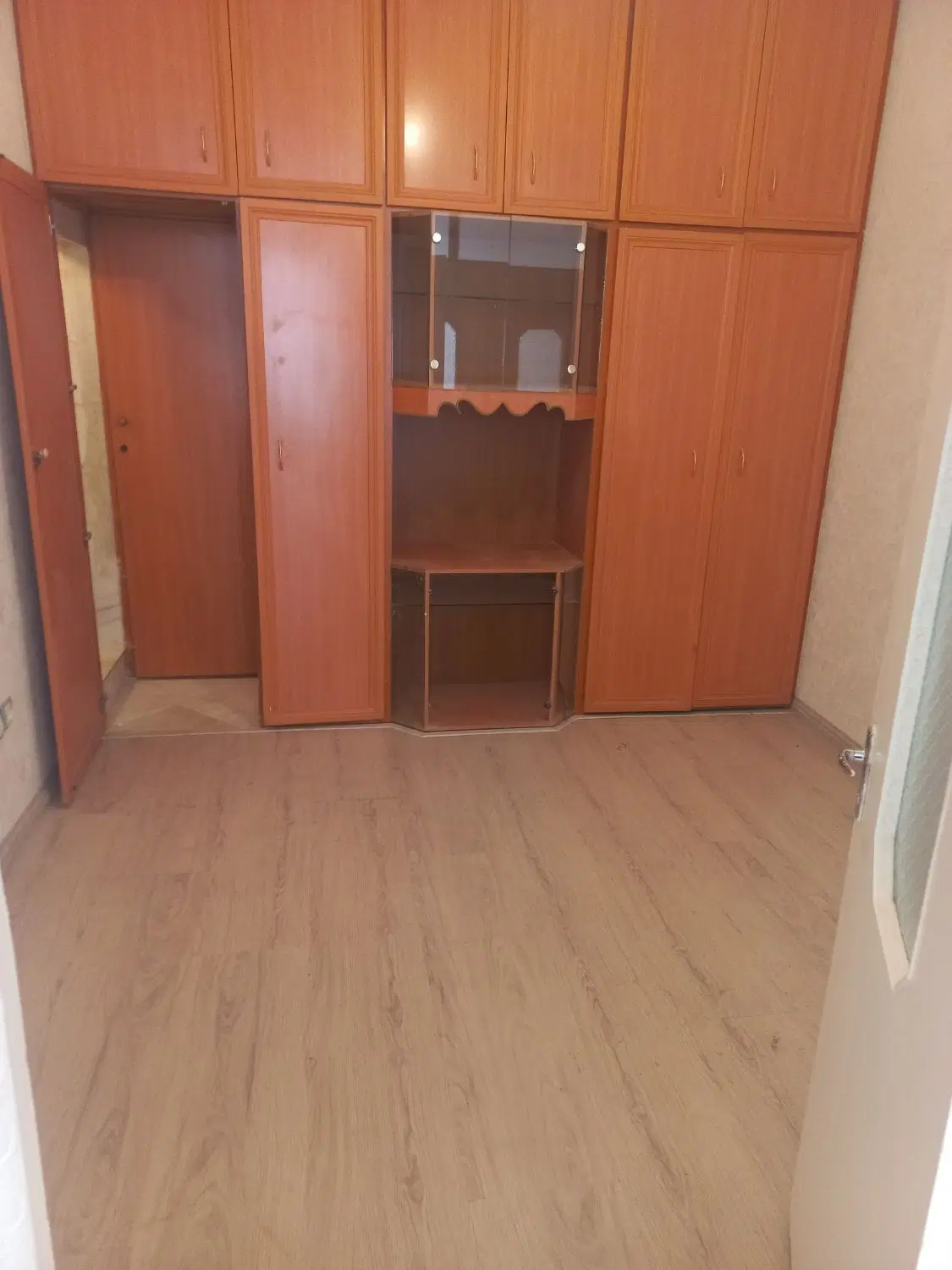 حیاط ۹۳ متری در منجم ،ظهیری