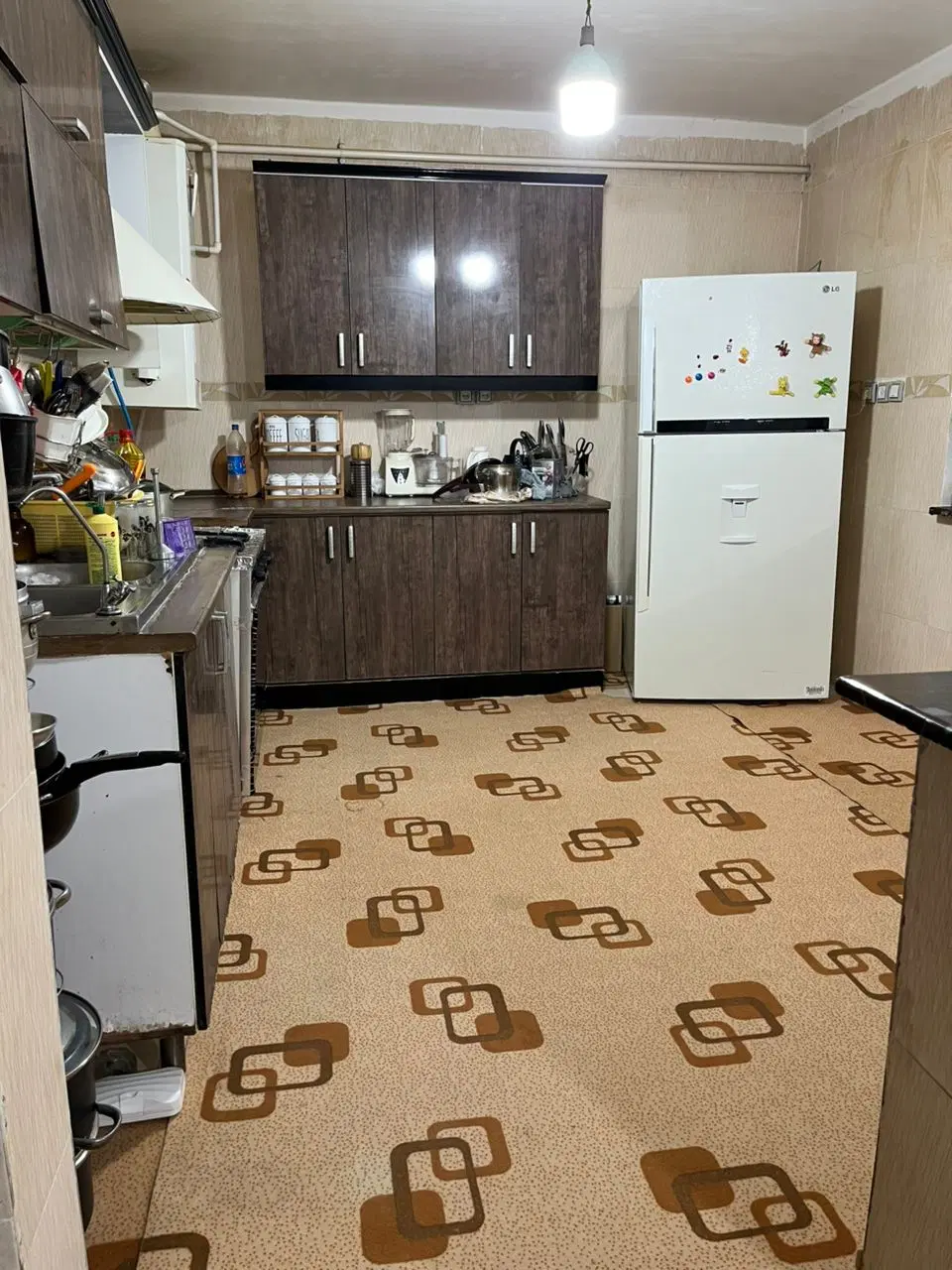 کارکنان ۱۲ جنوبی نبش بلواراندیشه