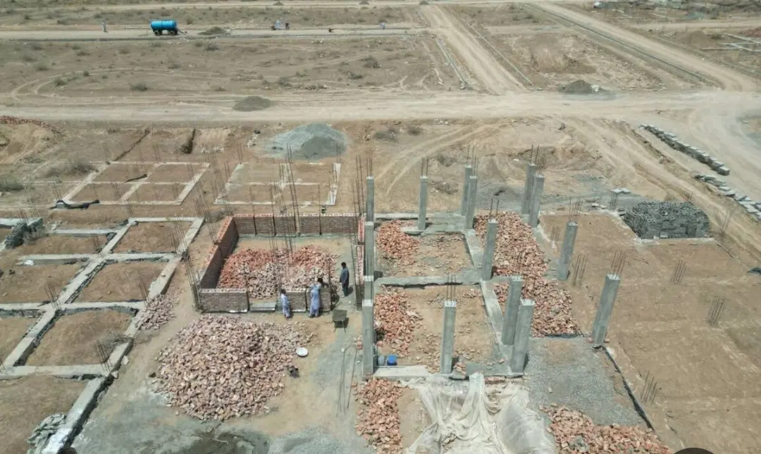 زمین ۲۰۵ هکتاری