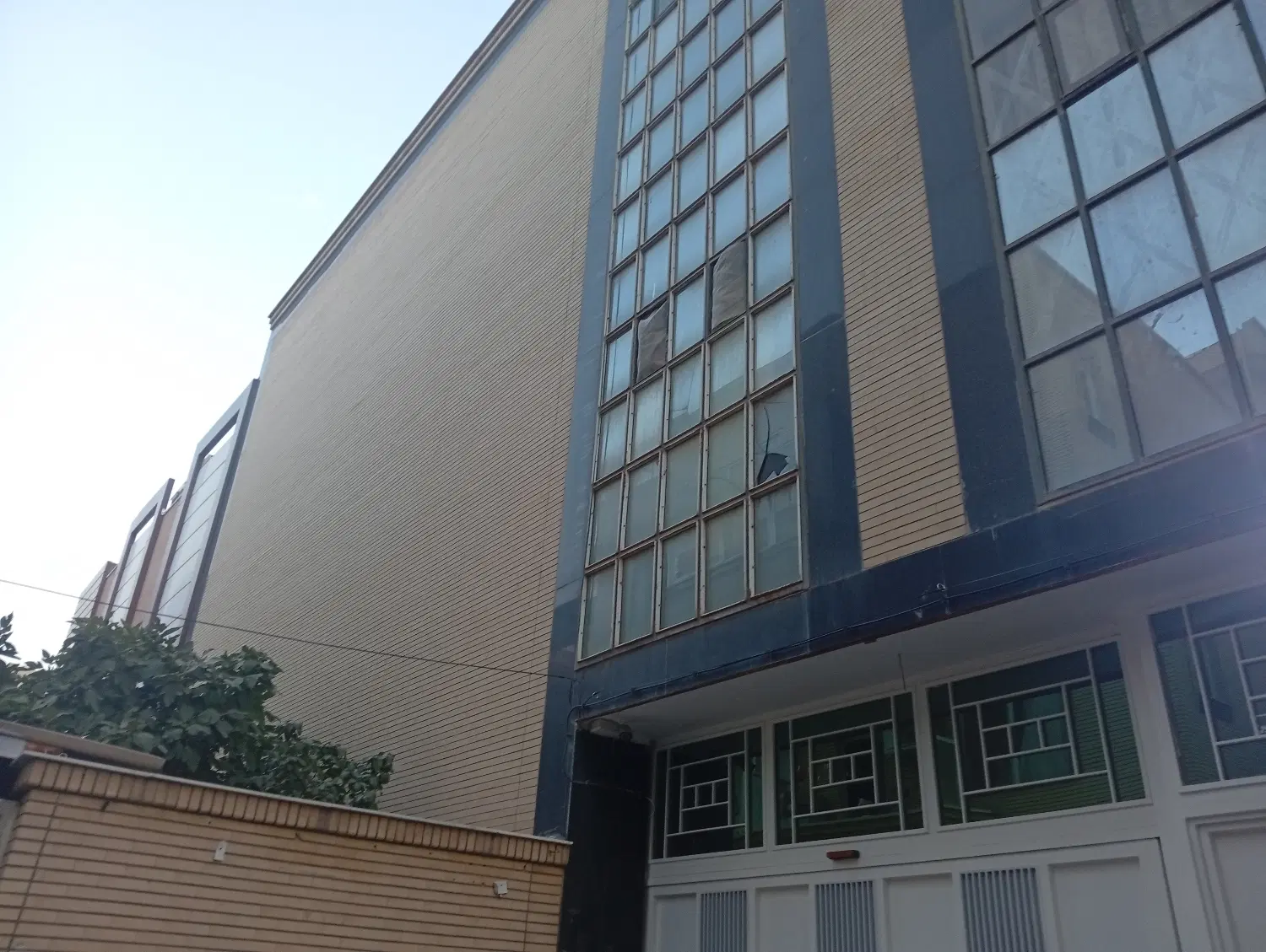 همکف حیاط دار 150 متری در فردوسی
