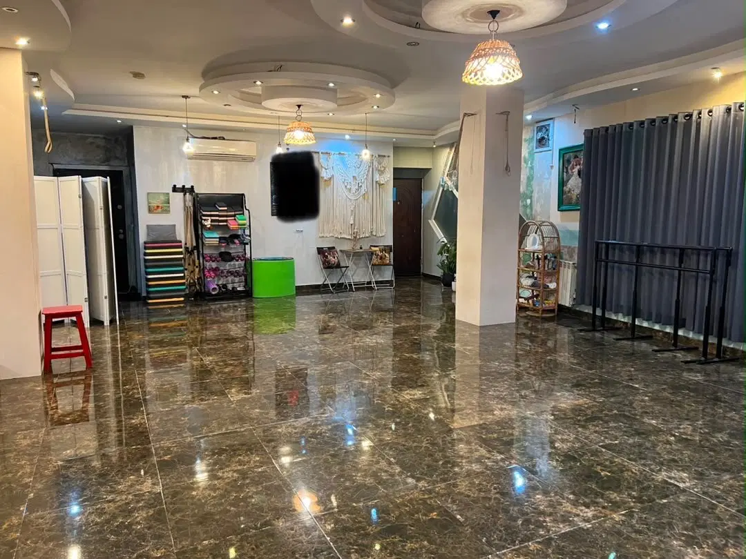 اجاره یک واحد تجاری ۶۸ متری بر اصلی استادمعین