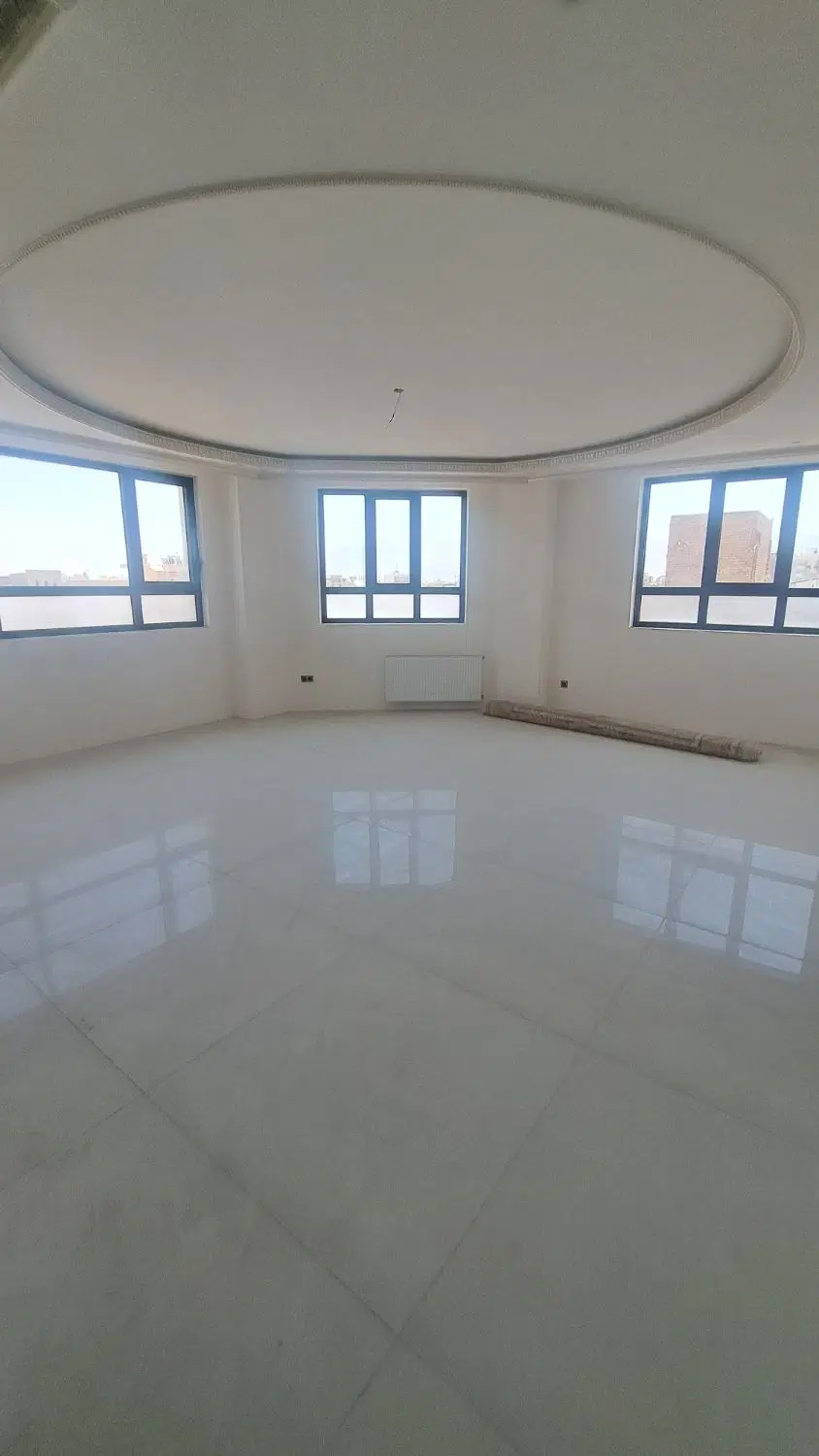 خانه سه‌طبقه . لوکس . نورگیری فوق العاده