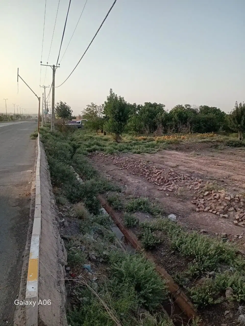 زمین جاده ترانزیت کاشان، قم