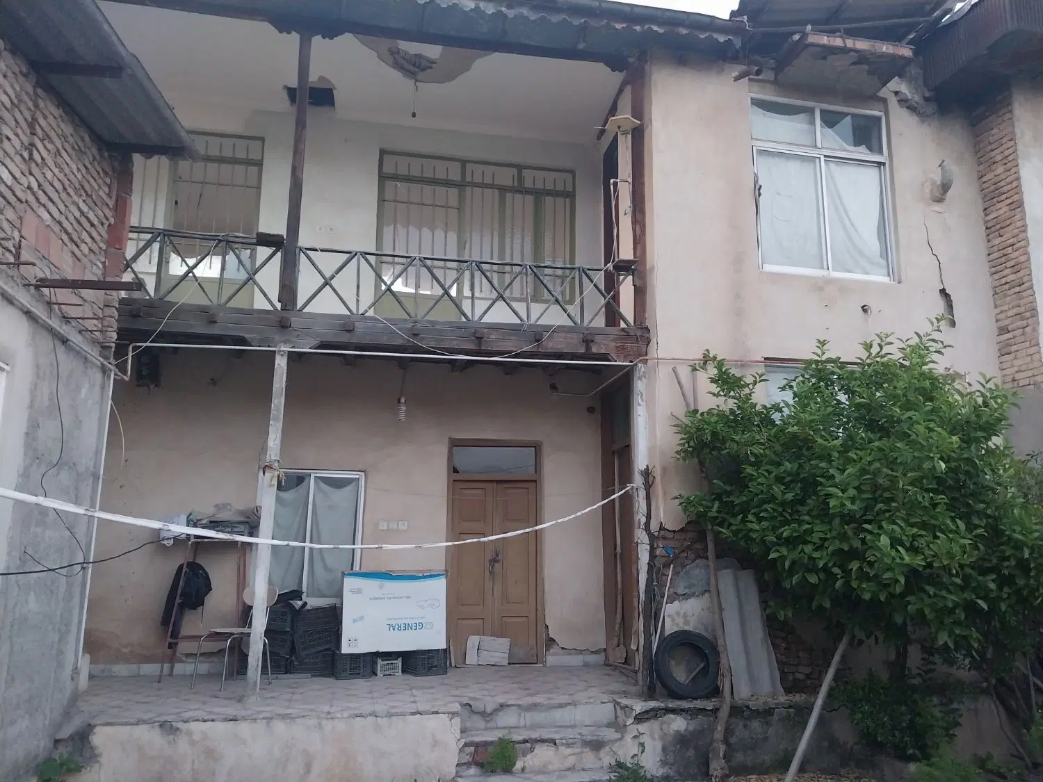 منزل مسکونی ویلایی با دو سازه جداگانه