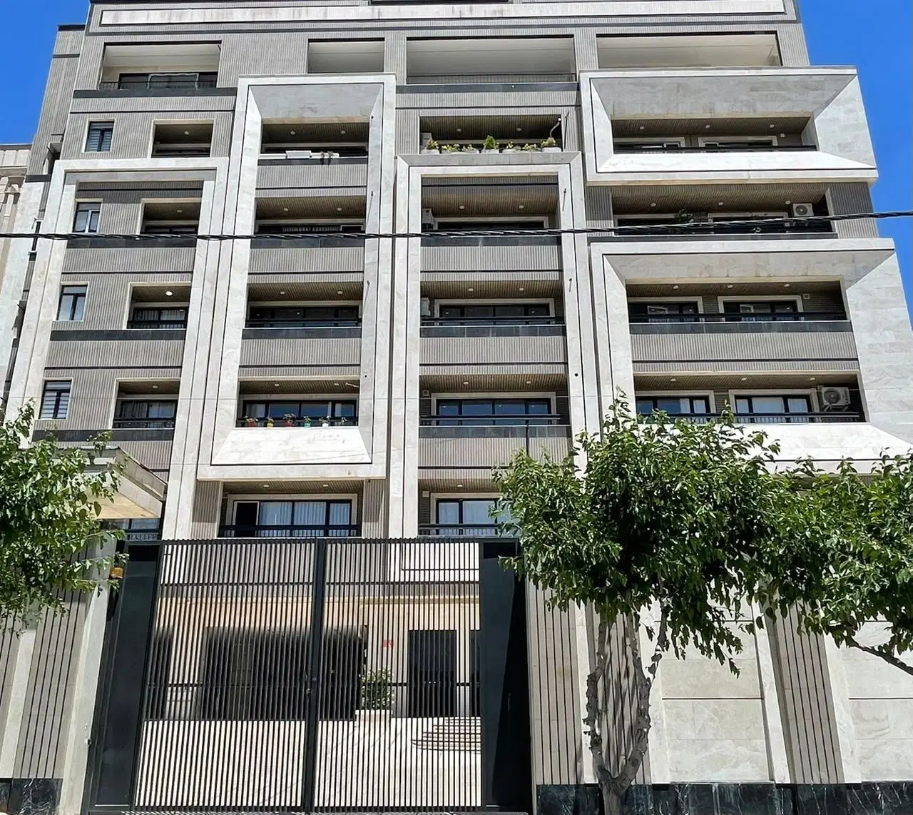 ۸۲متر باغستان غربی فول تخلیه