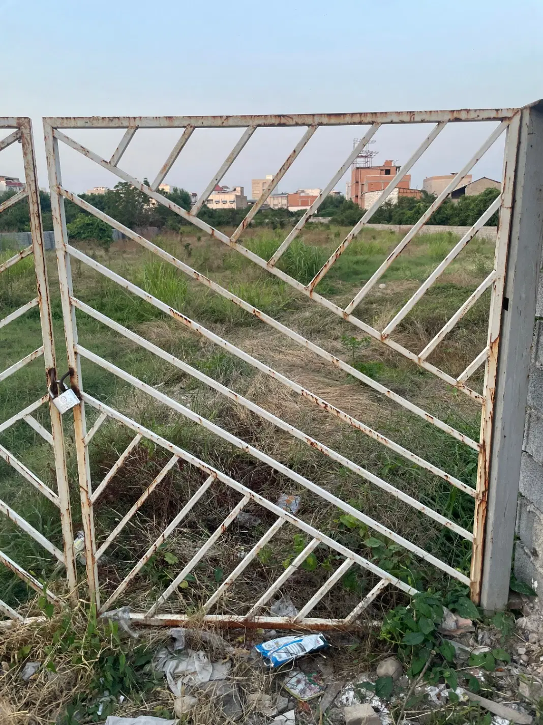زمین ۱۰۸ متر در سه راه جویبار