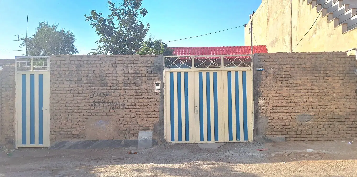 ویلایی بزرگ، دره گرم، بوستان
