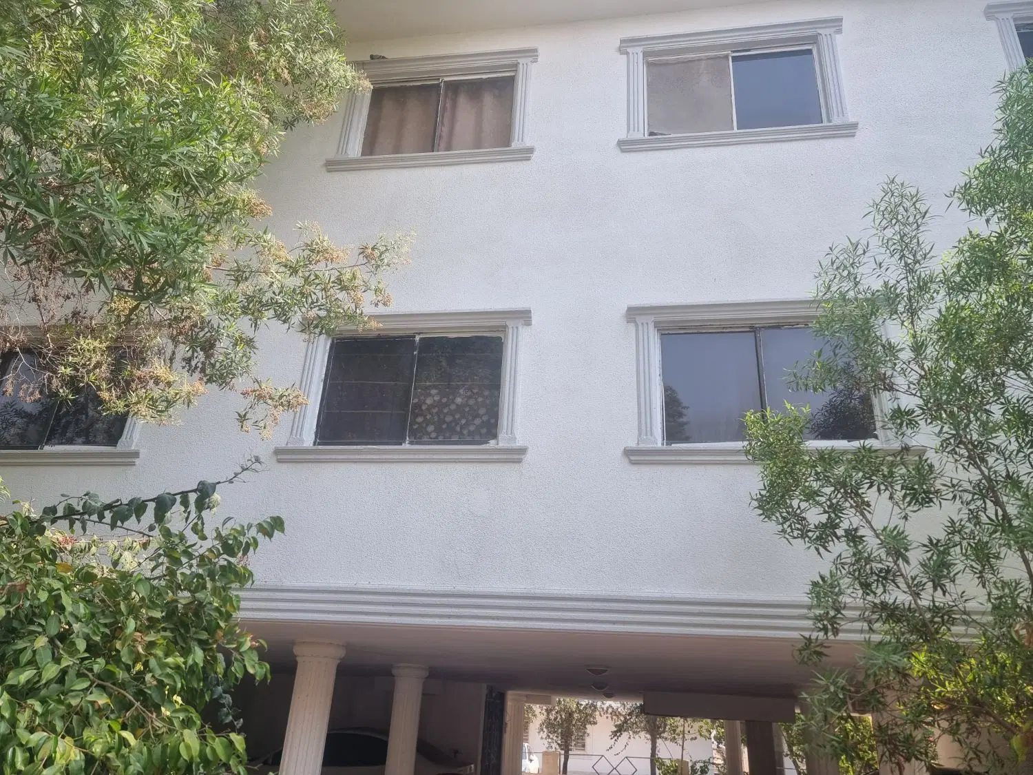 یک خواب نیمه مبله