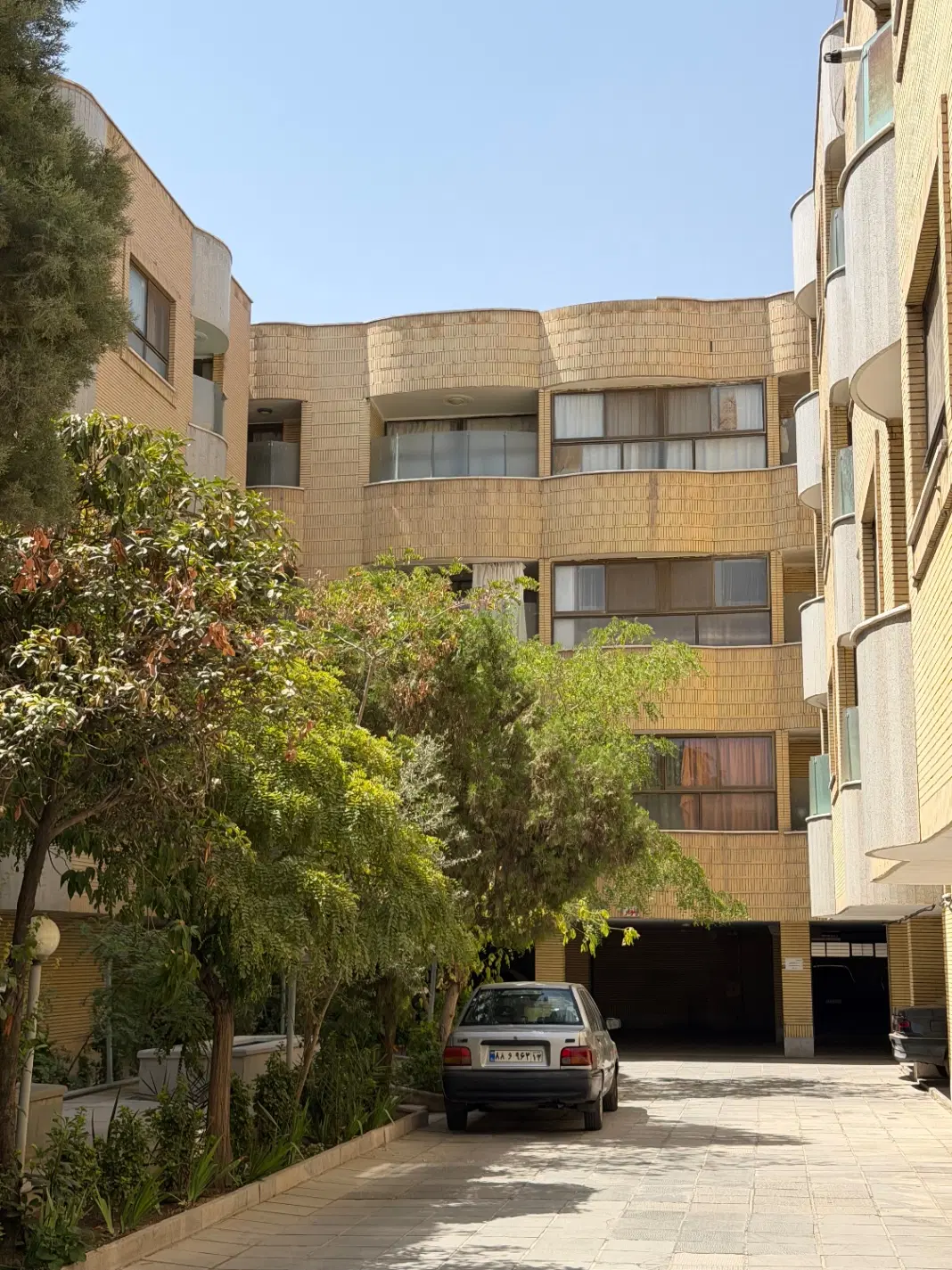 اپارتمان سپاهان شهر طبقه سوم