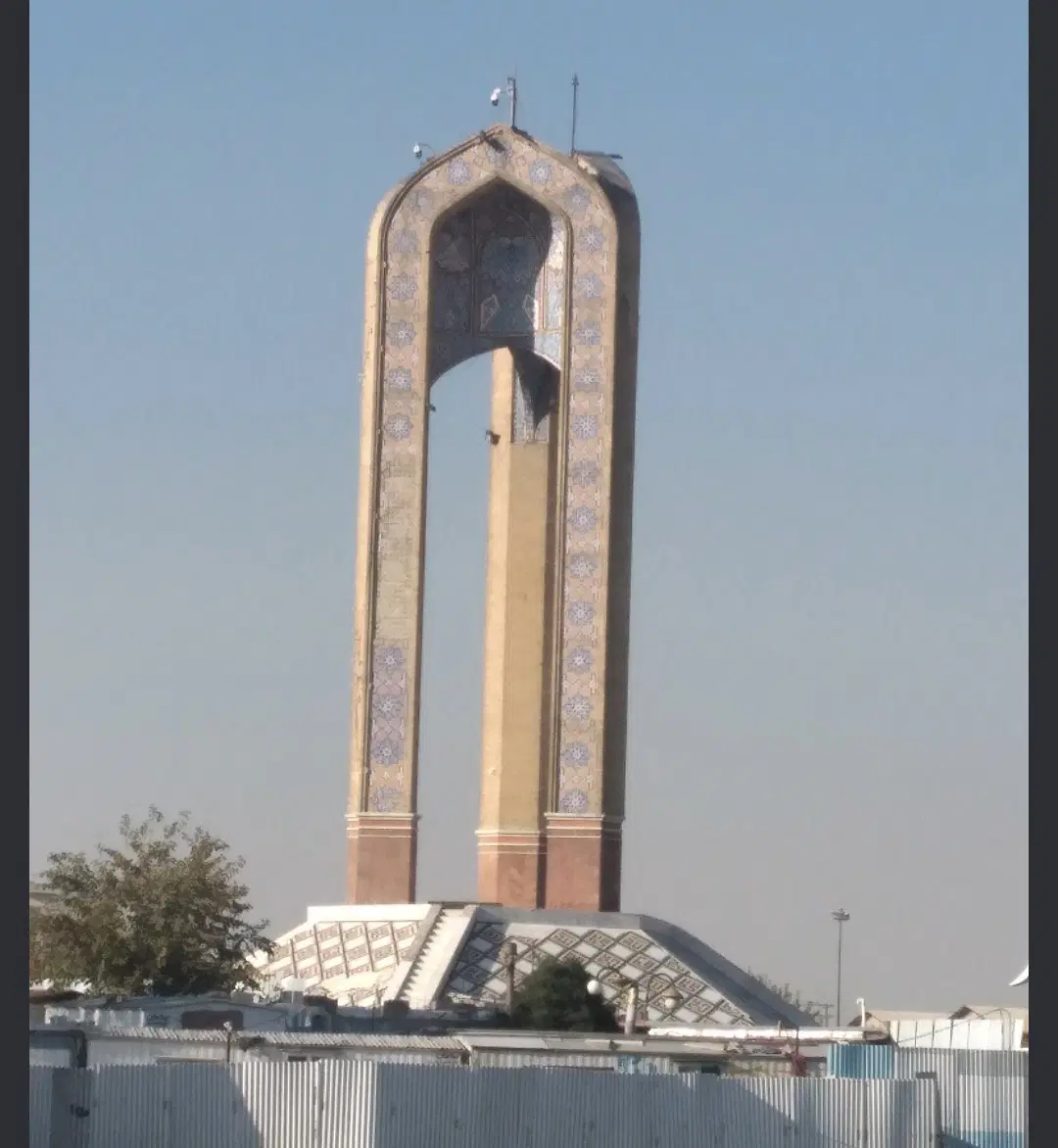 ملک تجاری روبه روی مترواسلامشهر(میدان نماز)