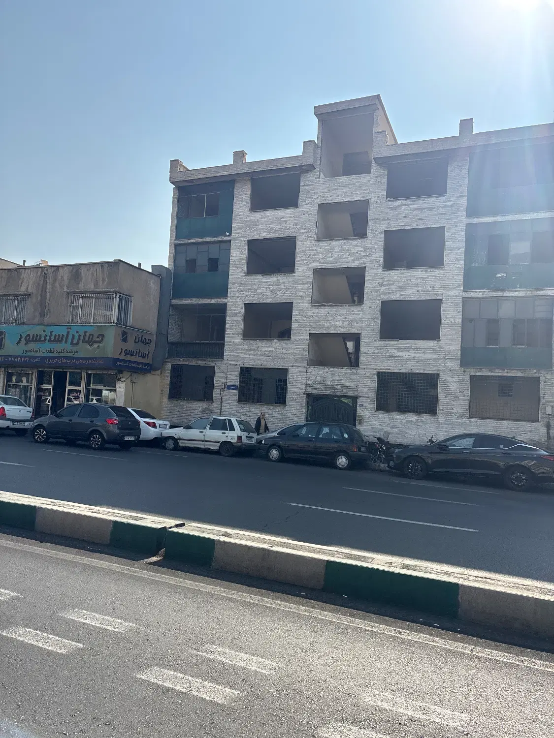 ملک تجاری سرقفلی بر ۱۵ خرداد شرقی