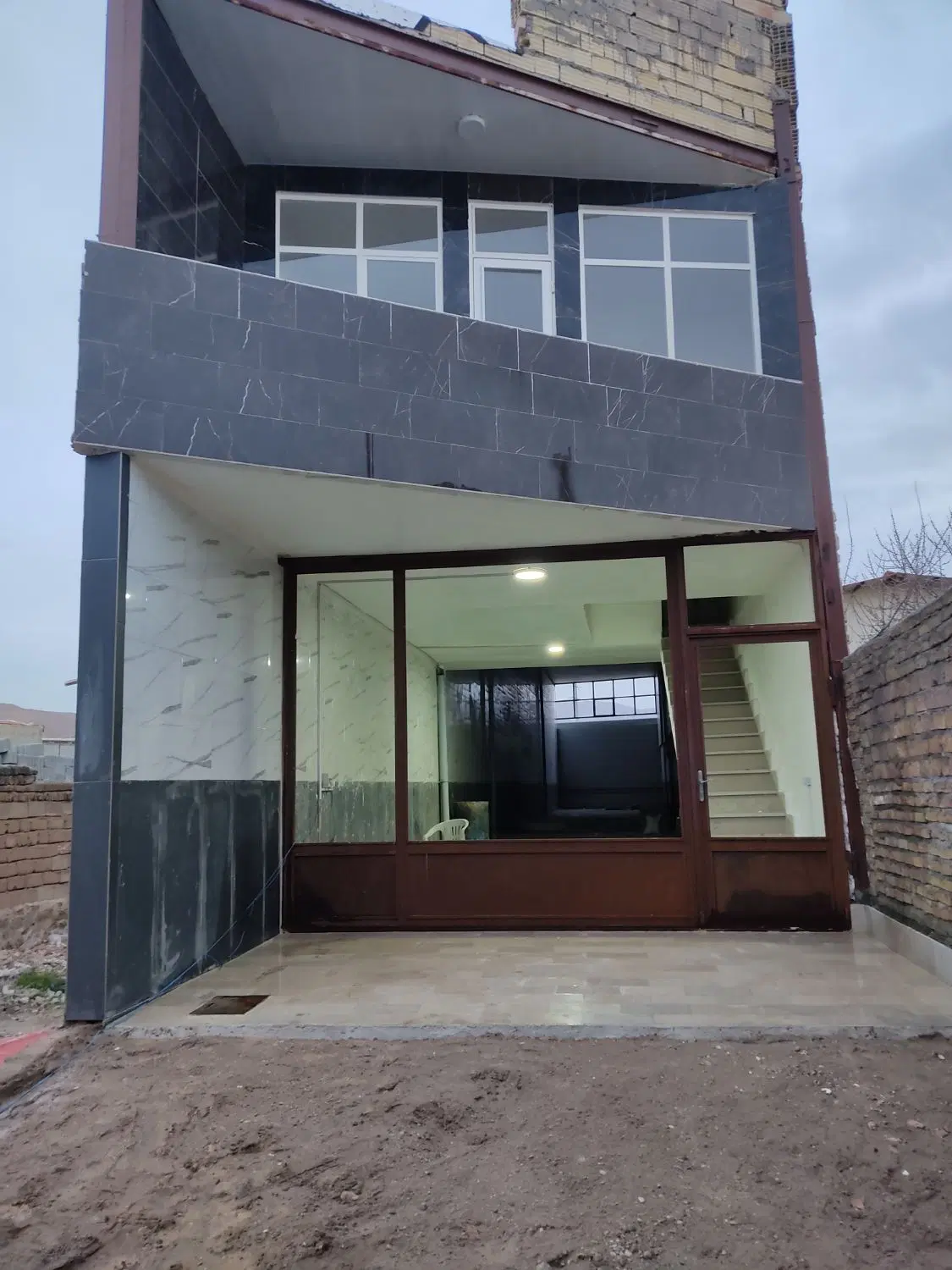 اجاره ۲۰۰ متر مغازه بر قزلجه میدان