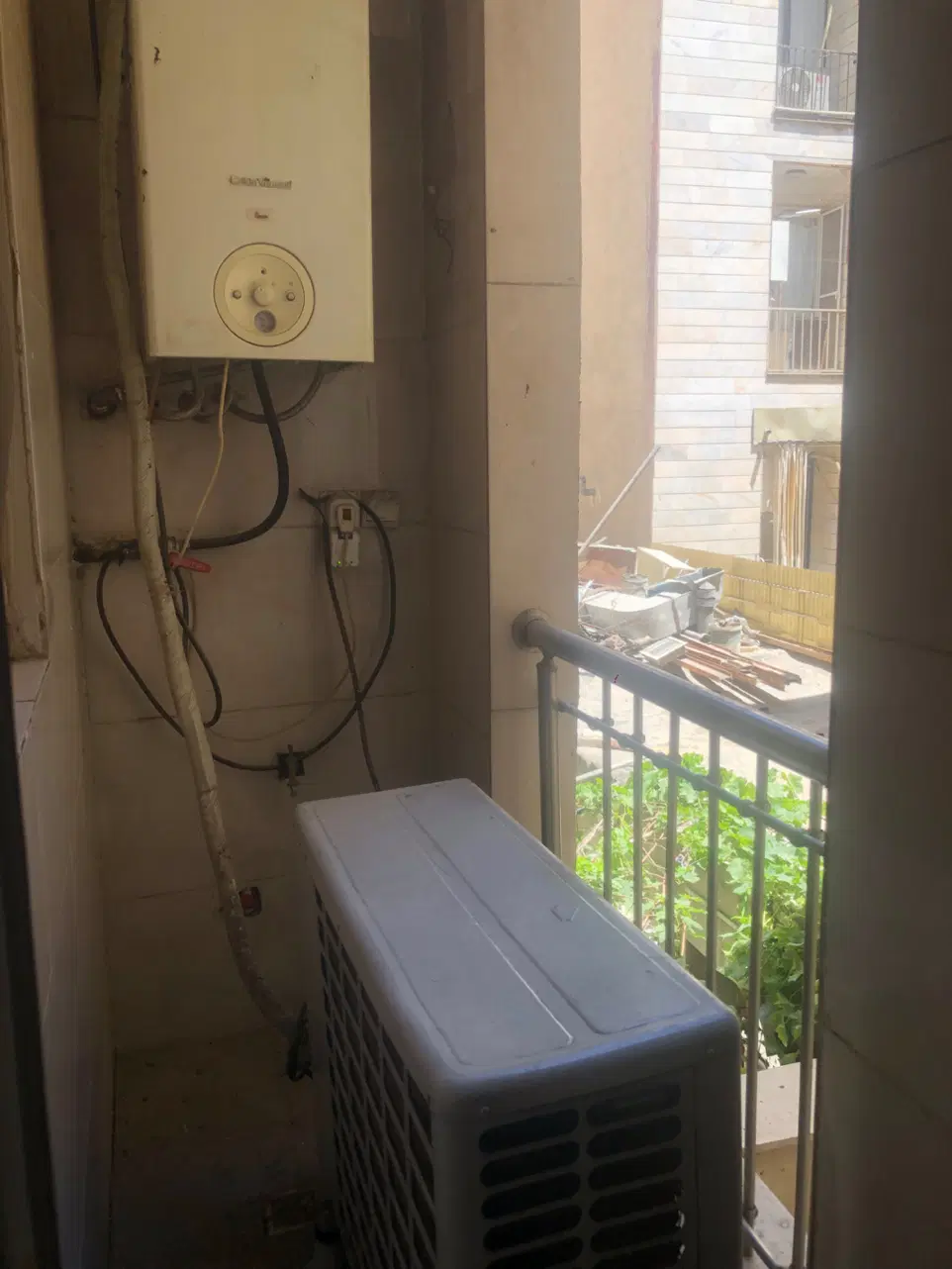 ۶۸ متر ۲ خ ط همکف. ( مجردیا خانواده). نزدیک مترو