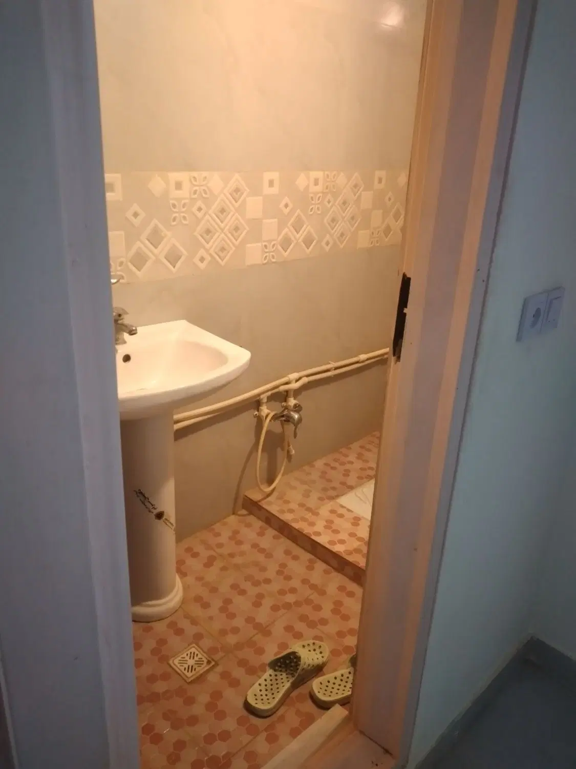 رهن و اجاره آپارتمان دوخوابه در آخر عباسی