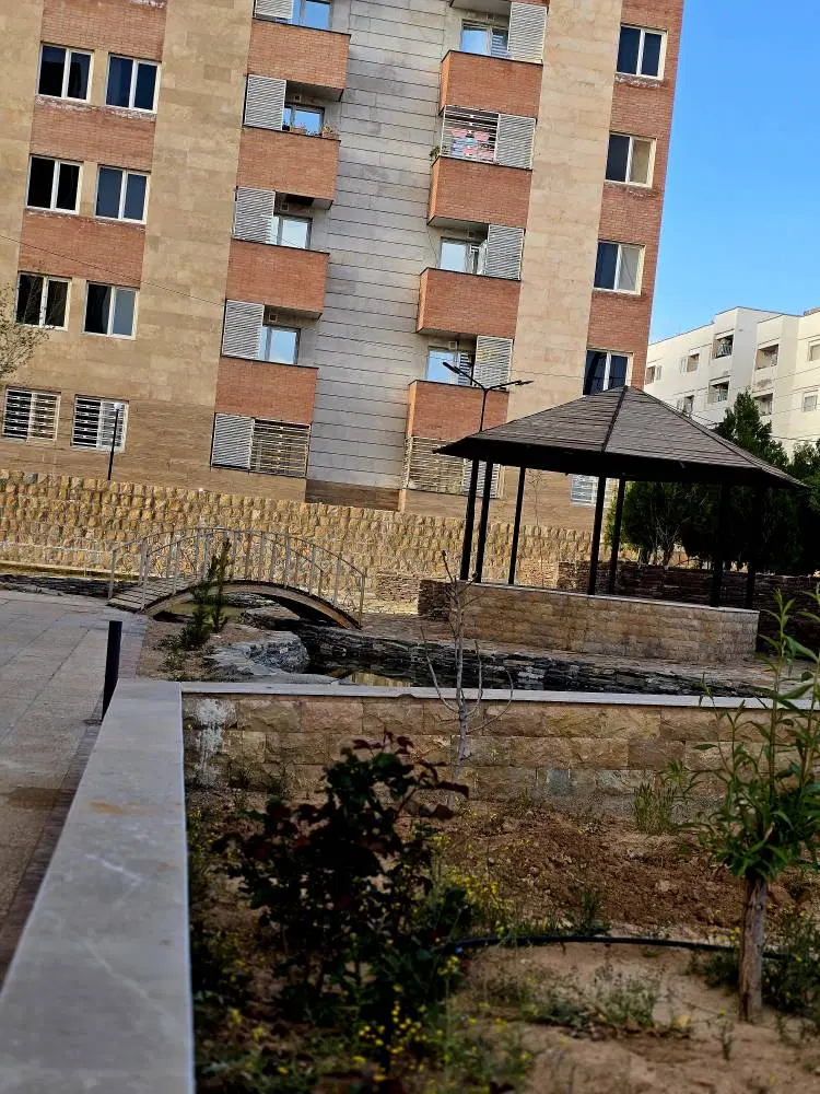 یک طبقه دربست