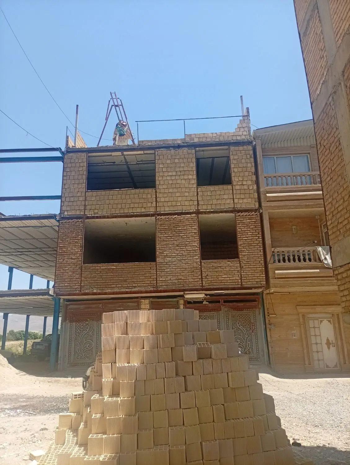 فروش خانه نیمه ساز ۷۰درصد ساخت