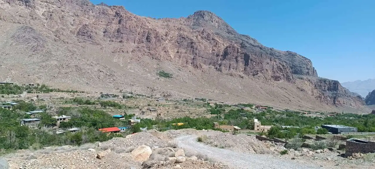 زمین ۲۰۰ متری دو بر
