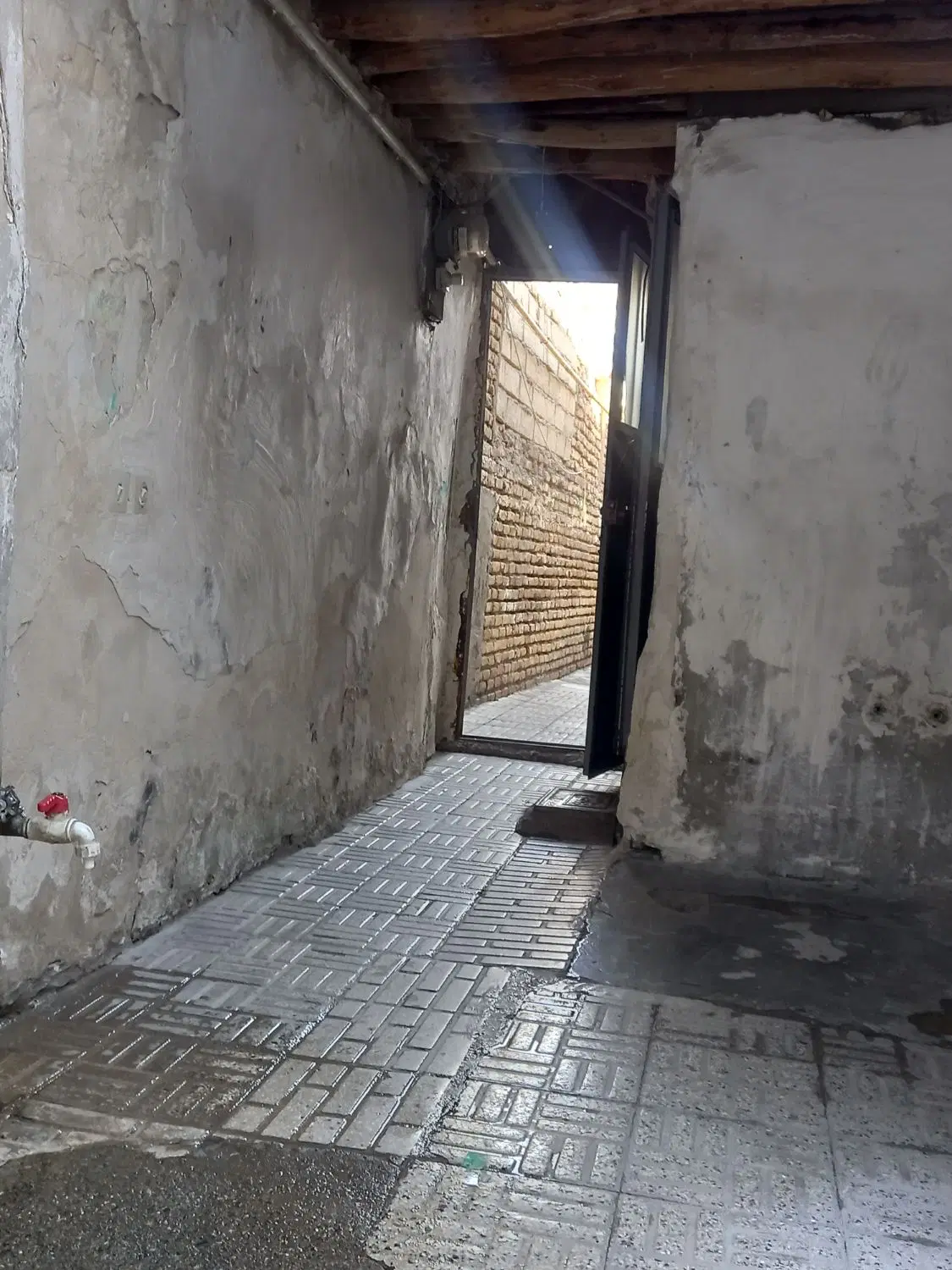 خانه ویلایی واقع در دهمنجون