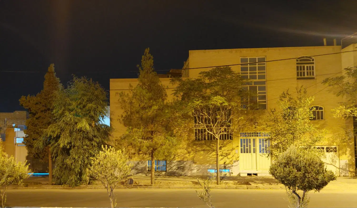 منزل ویلایی امامشهر بر خیابان ۲۴ متری شیخ صدوق