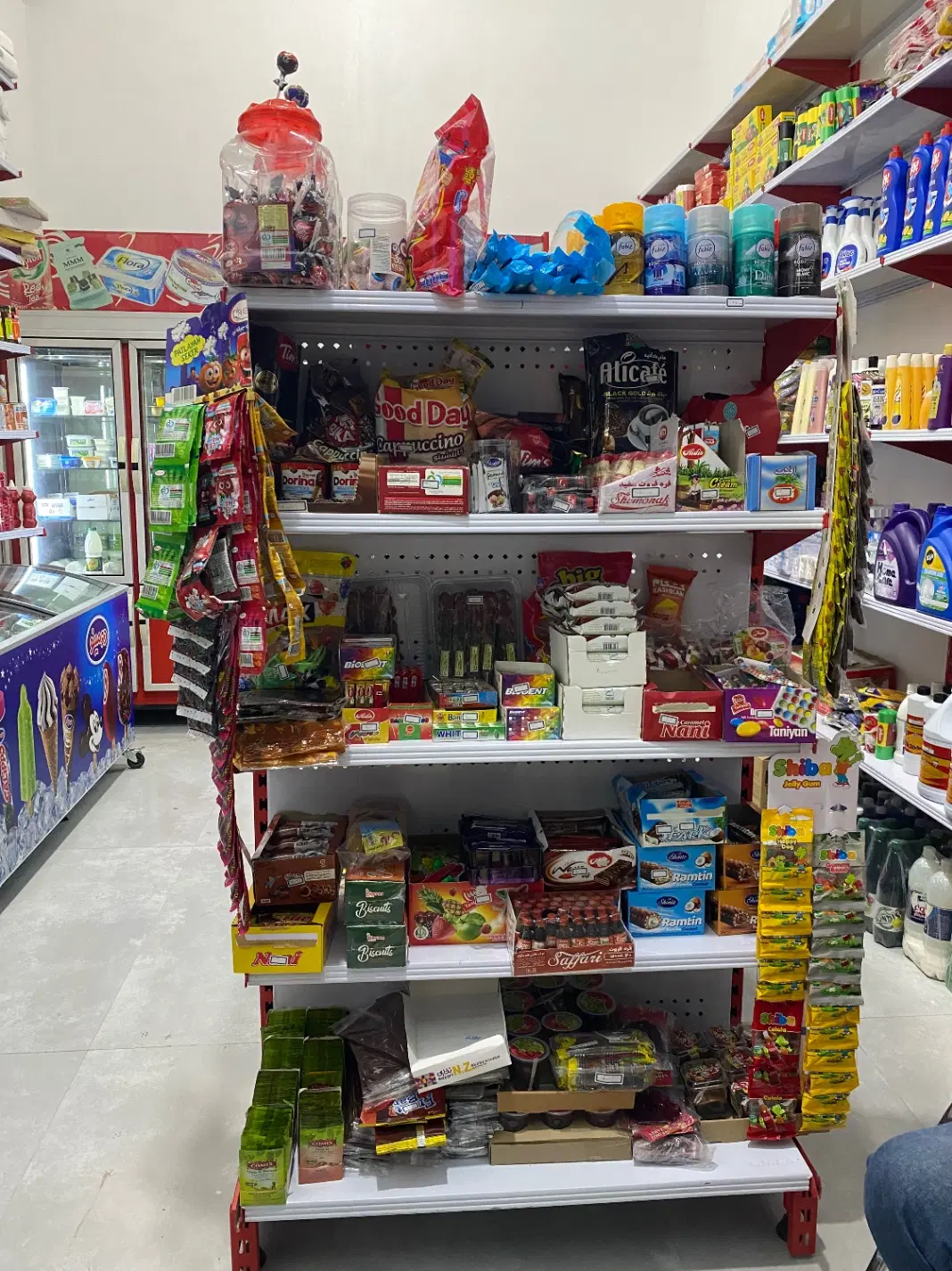 مغازه هایپرمارکت با انجناس فول مشتری