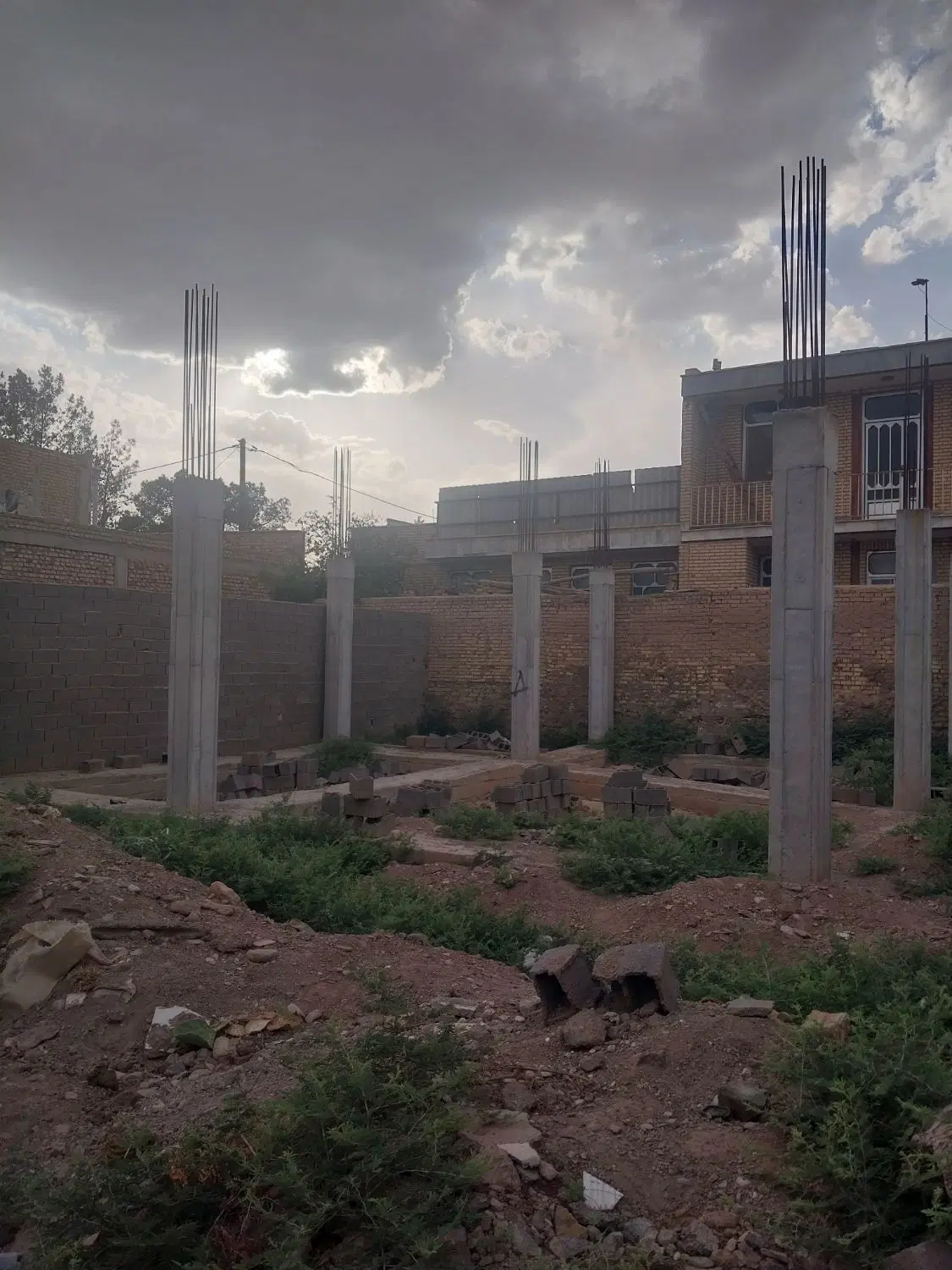 ۲۲۰ متر زمین مسکونی