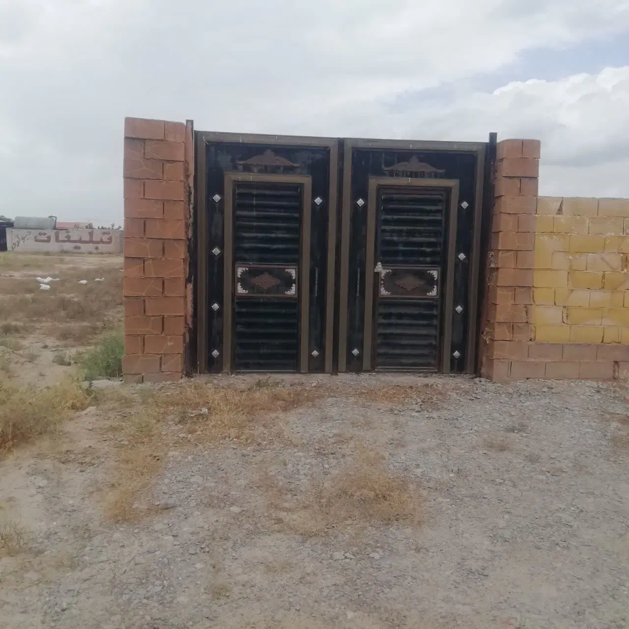 زمین ۱۰۰۰متری دور دیوار باغی
