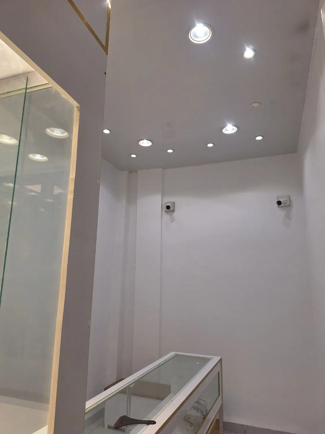 اجاره مغازه در نصف راه برای صنف زرگری دارای.