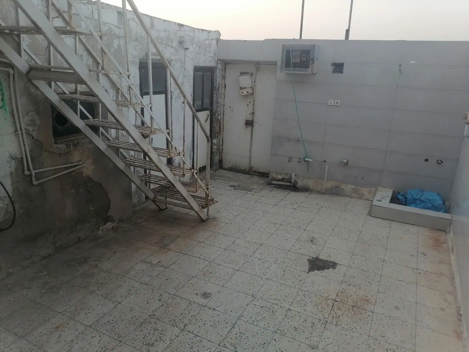 ملک مسکونی دوطبقه سند عادی