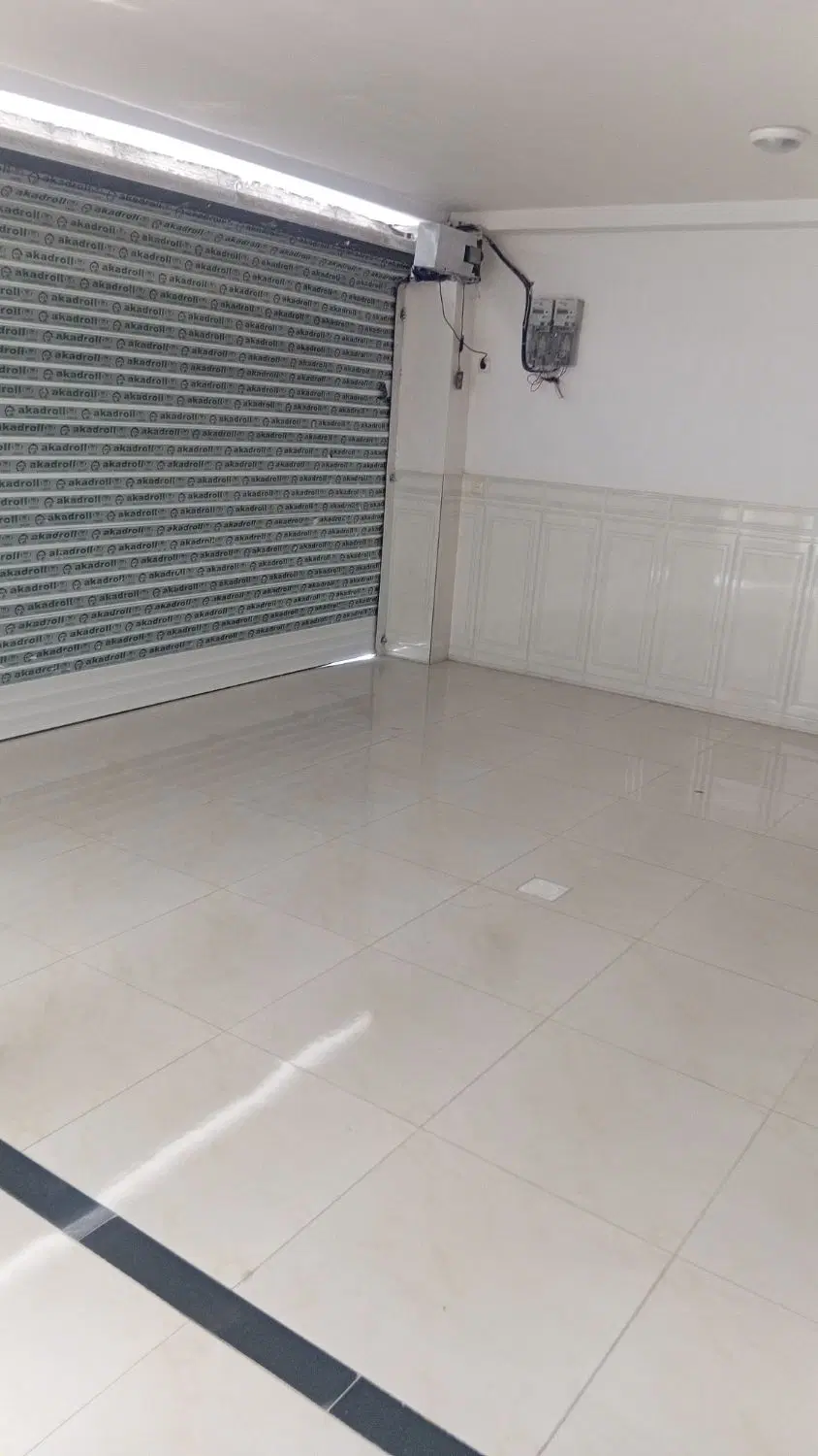 اجاره‌ مغازه بخیابانها ومیدان۱۷متر