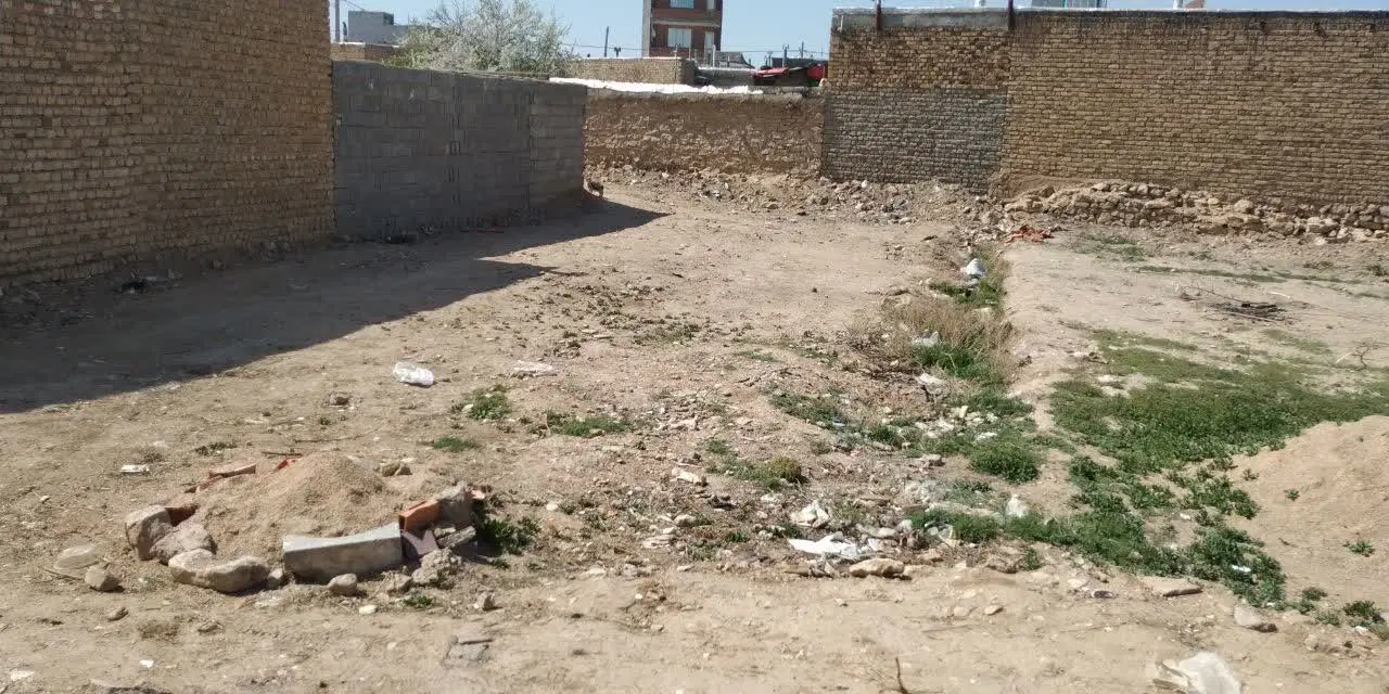 زمین ( بعداز ساخت از دو کوچه راه داره)