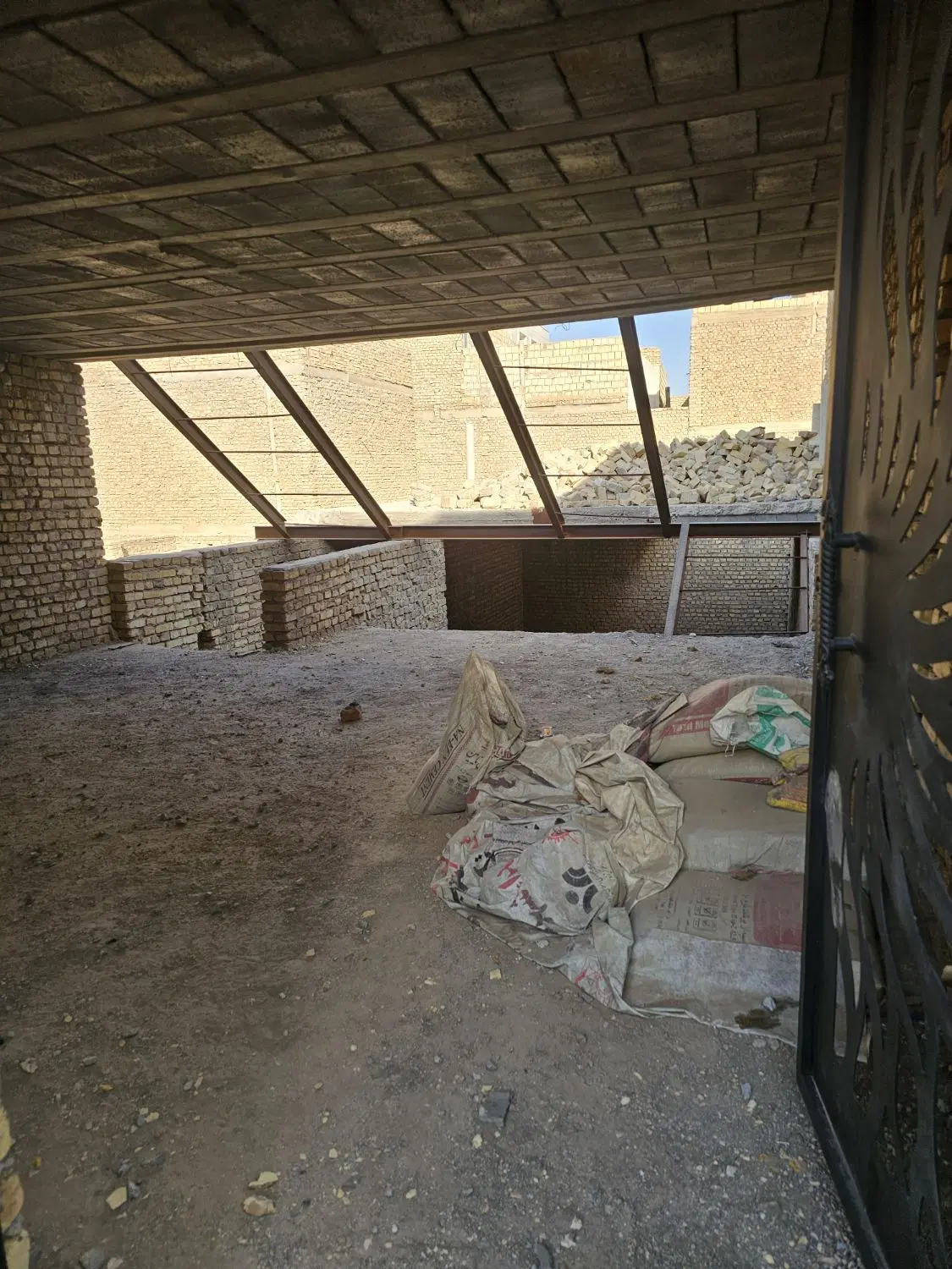 نیمه ساز استقلال