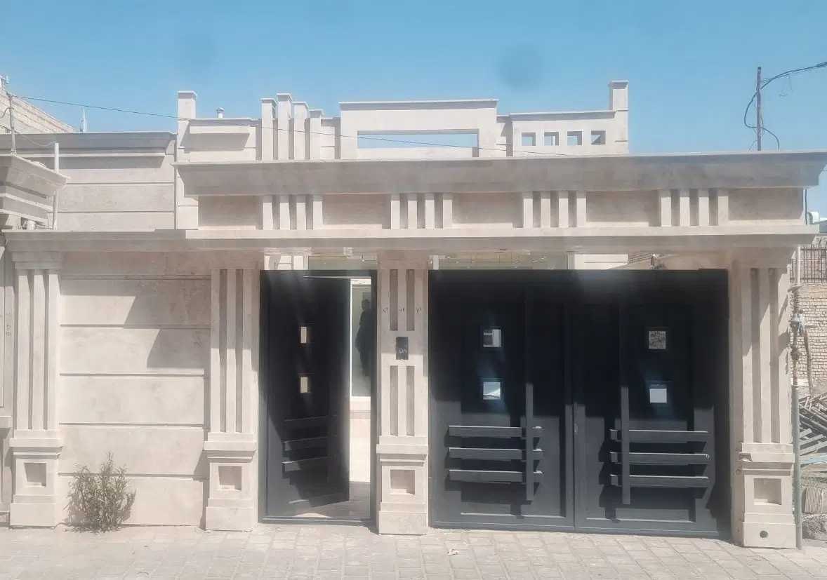 خانه همکف درب حیاط فاز ۴
