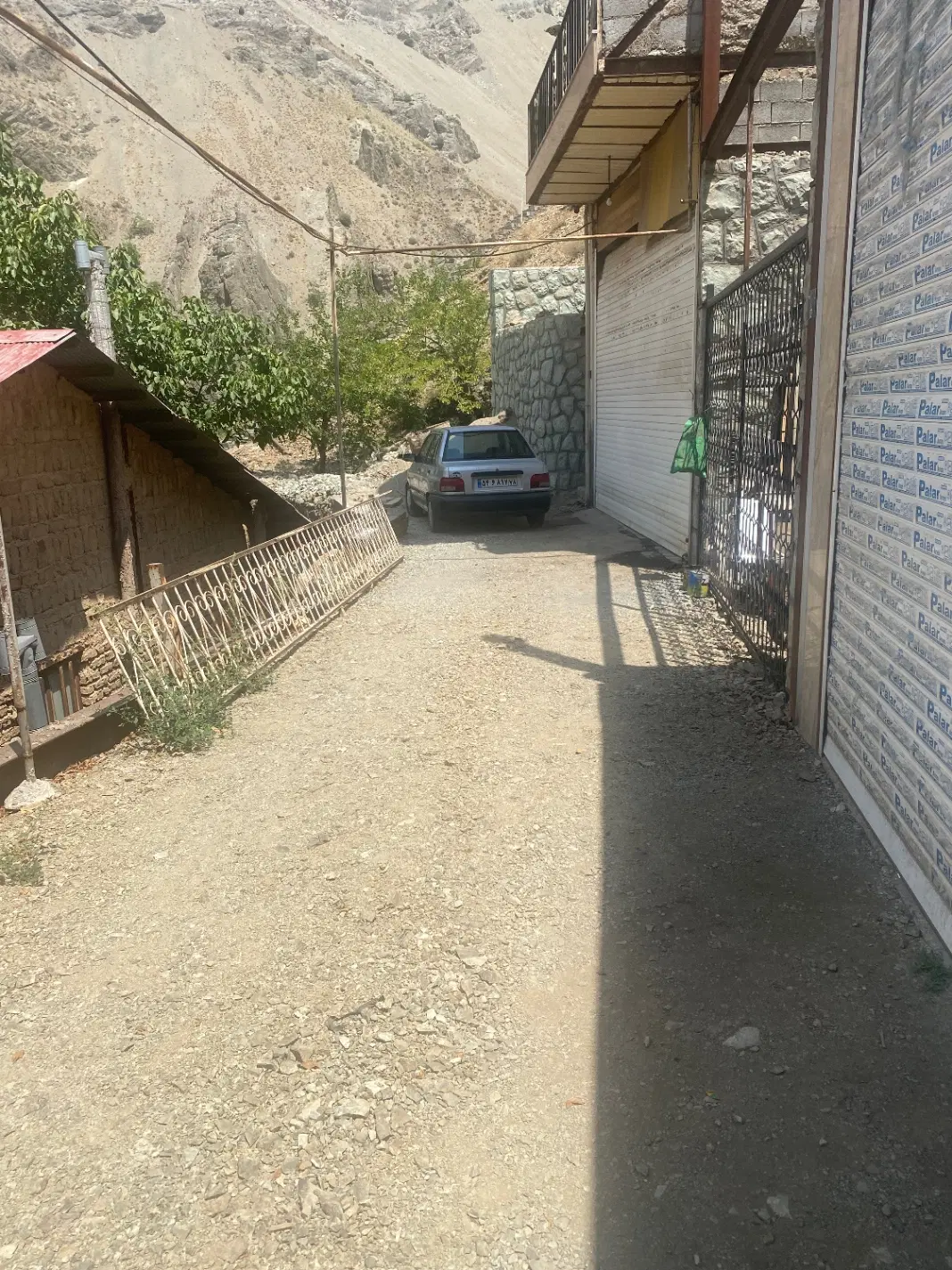 زمین نیمه کاره فشم
