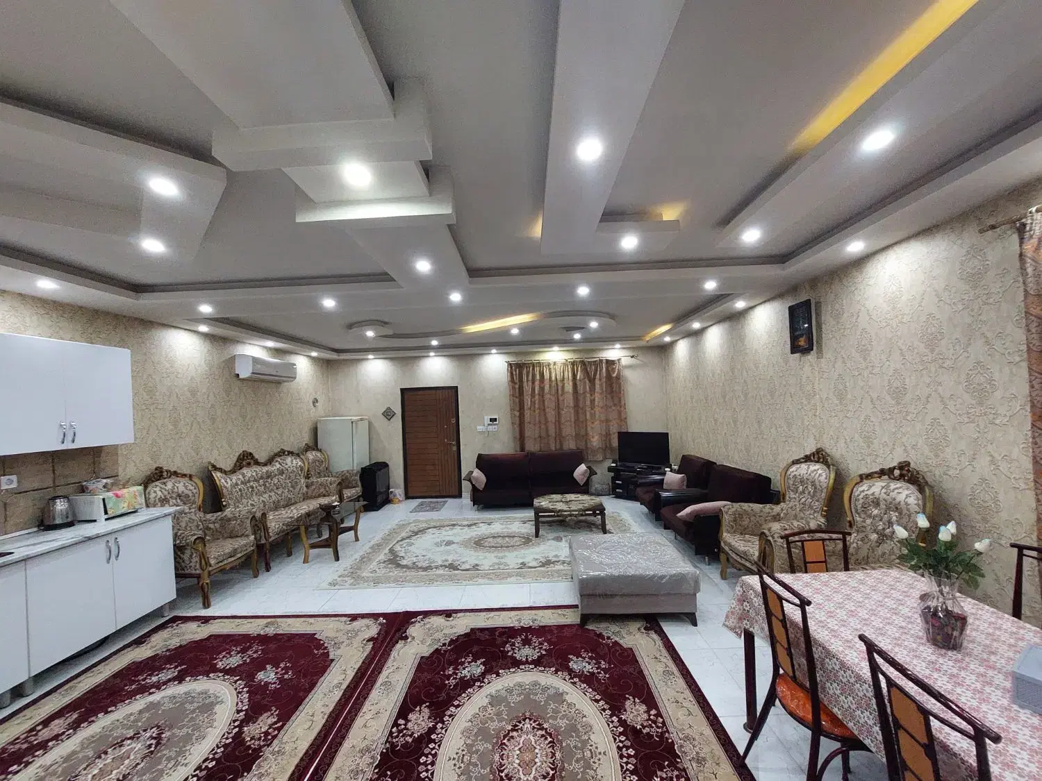 ویلای دربست  ۳۰۰ متری با حیاط بزرگ