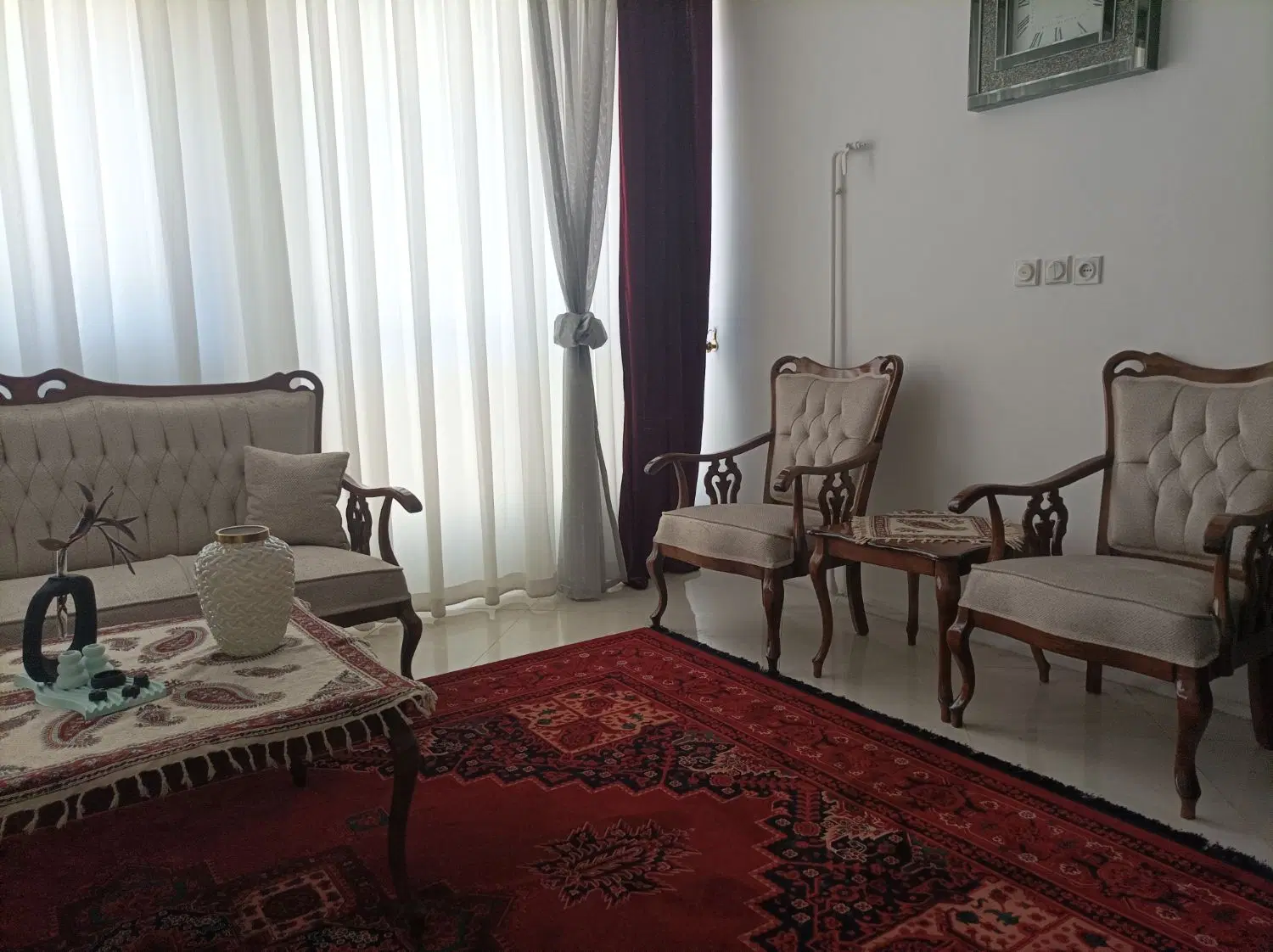 یک واحد آپارتمان در یک ملک دوطبقه شمالی ۱۰۰متری