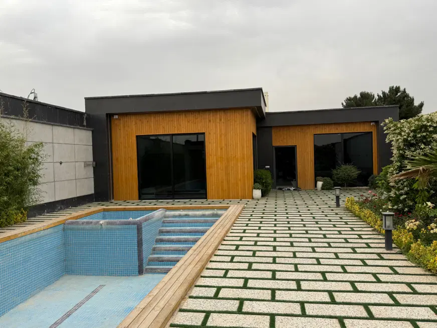ویلای ۷۵۰ متری با استخر ۴ فصل فول فرنیش