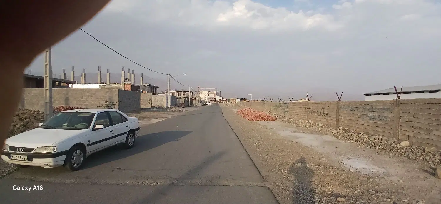 زمین شهرک طبیعت خیابان اصلی پشت دیوار اداره راه