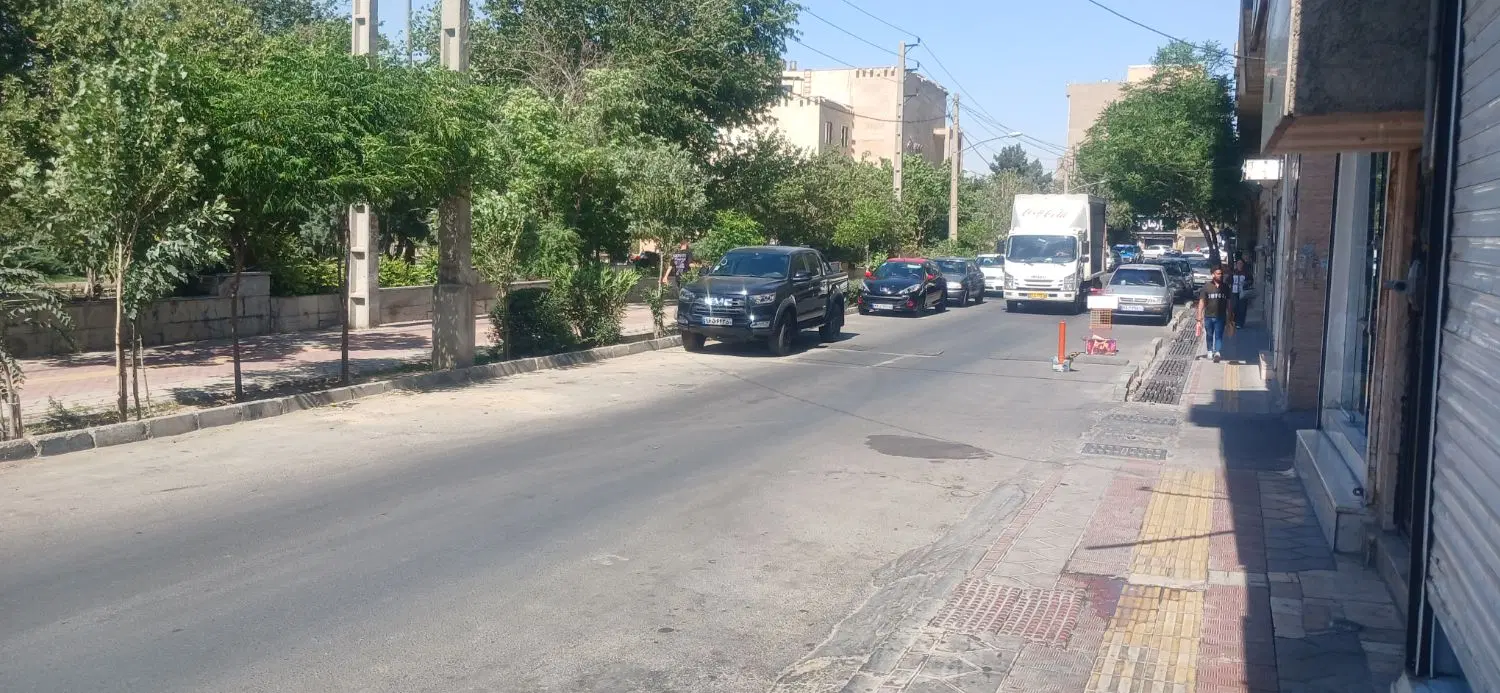 ملک  بر خیابان پارک