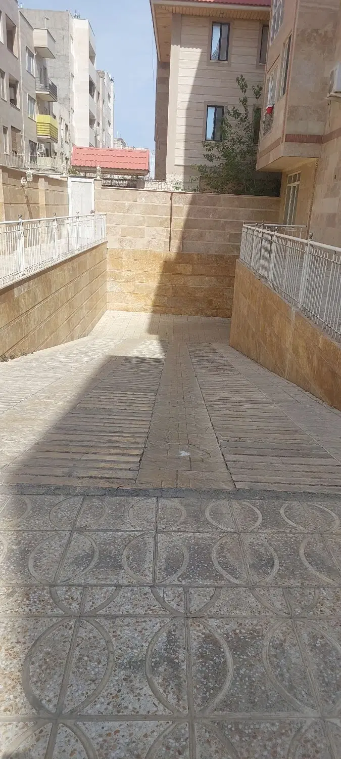 واحد ۱۴۲ متری ۳ خوابه نوساز