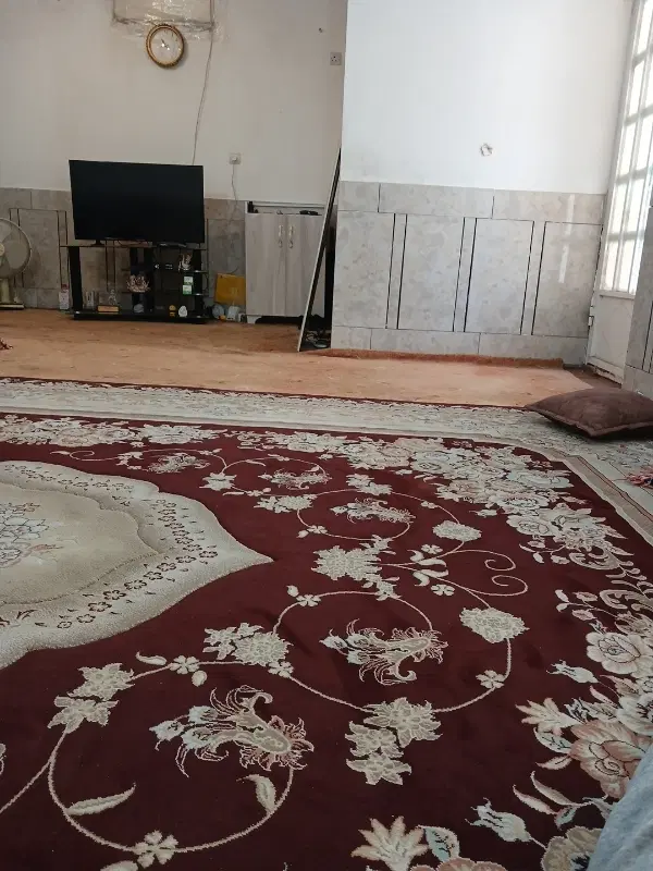 خونه طبقه بالا رهن با حیاط متوسط و بالکن بالا