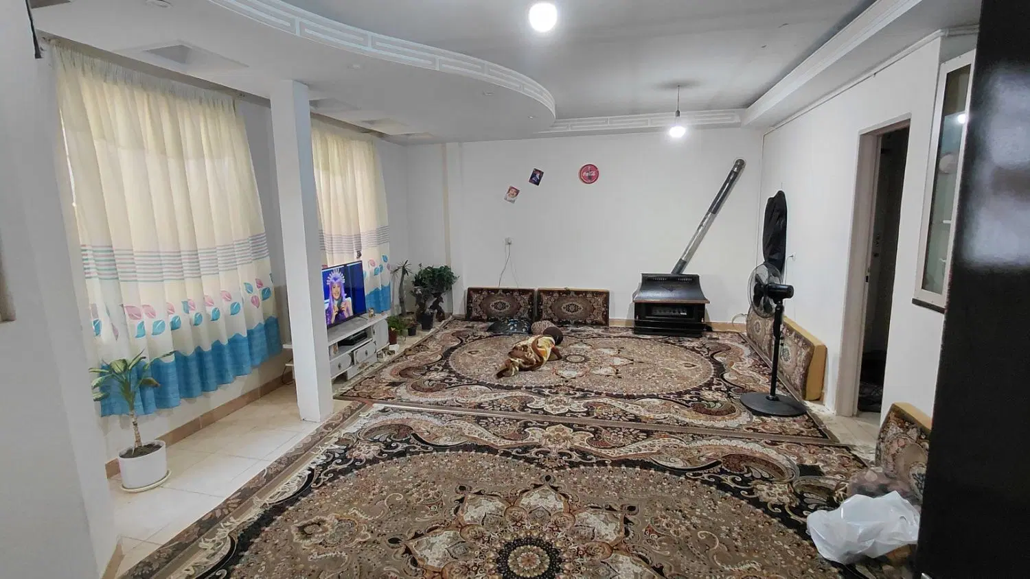 واحد ۶۳ متری ۲ خواب خ کاشانی