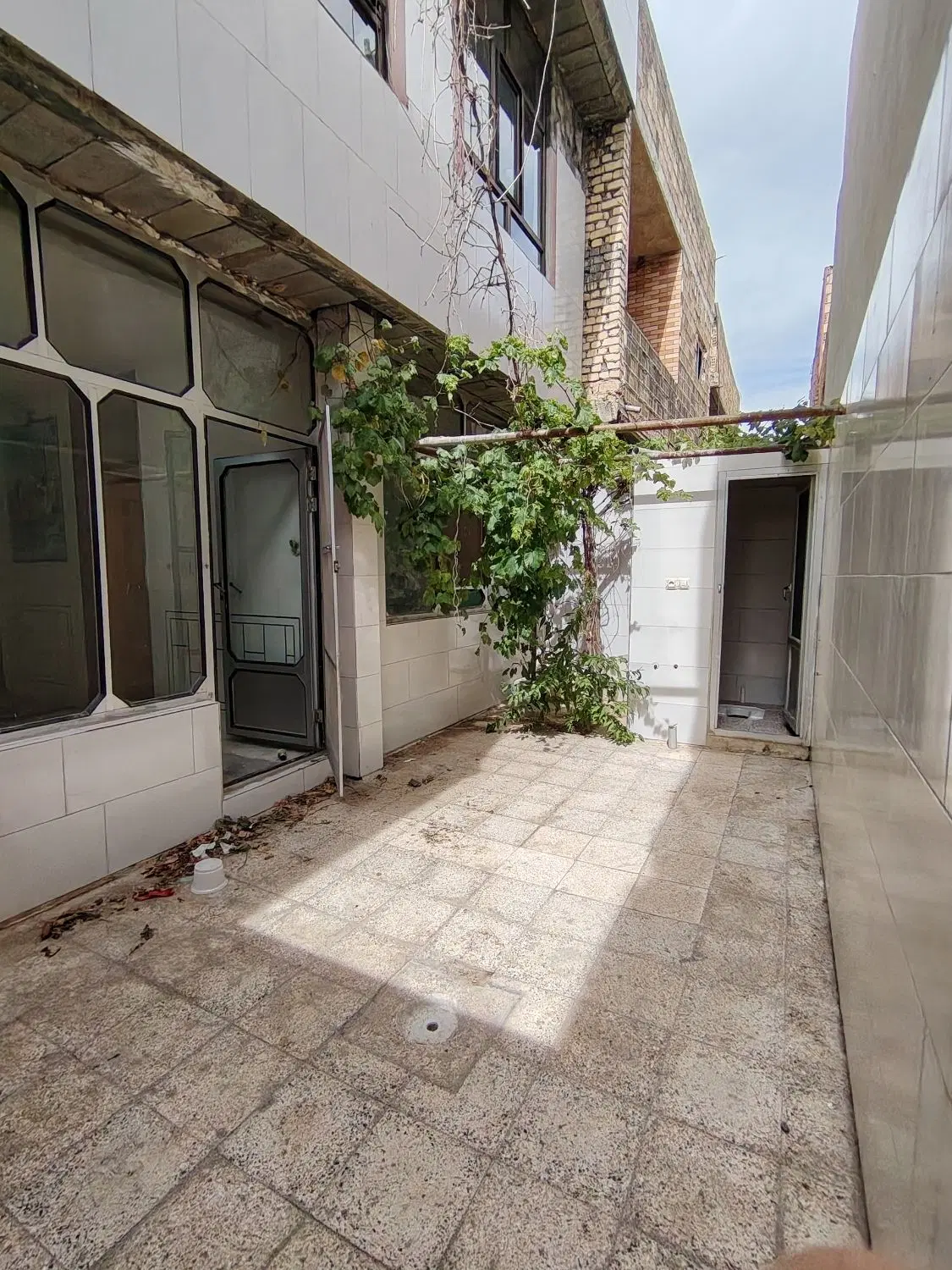 اجاره خانه همکف جنوبی 105 متری