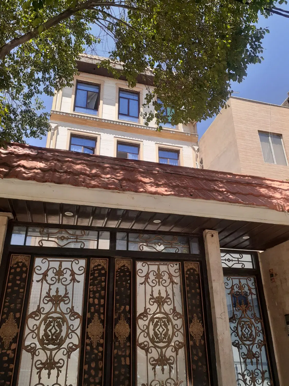آپارتمان همکف ۲خواب با پارکینگ اسانسو