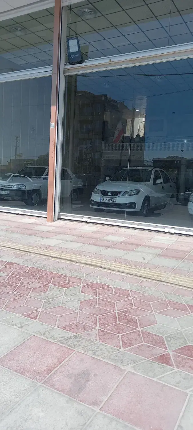 ۴۰۰ متر نمایشگاه اتومبیل بر اصلی
