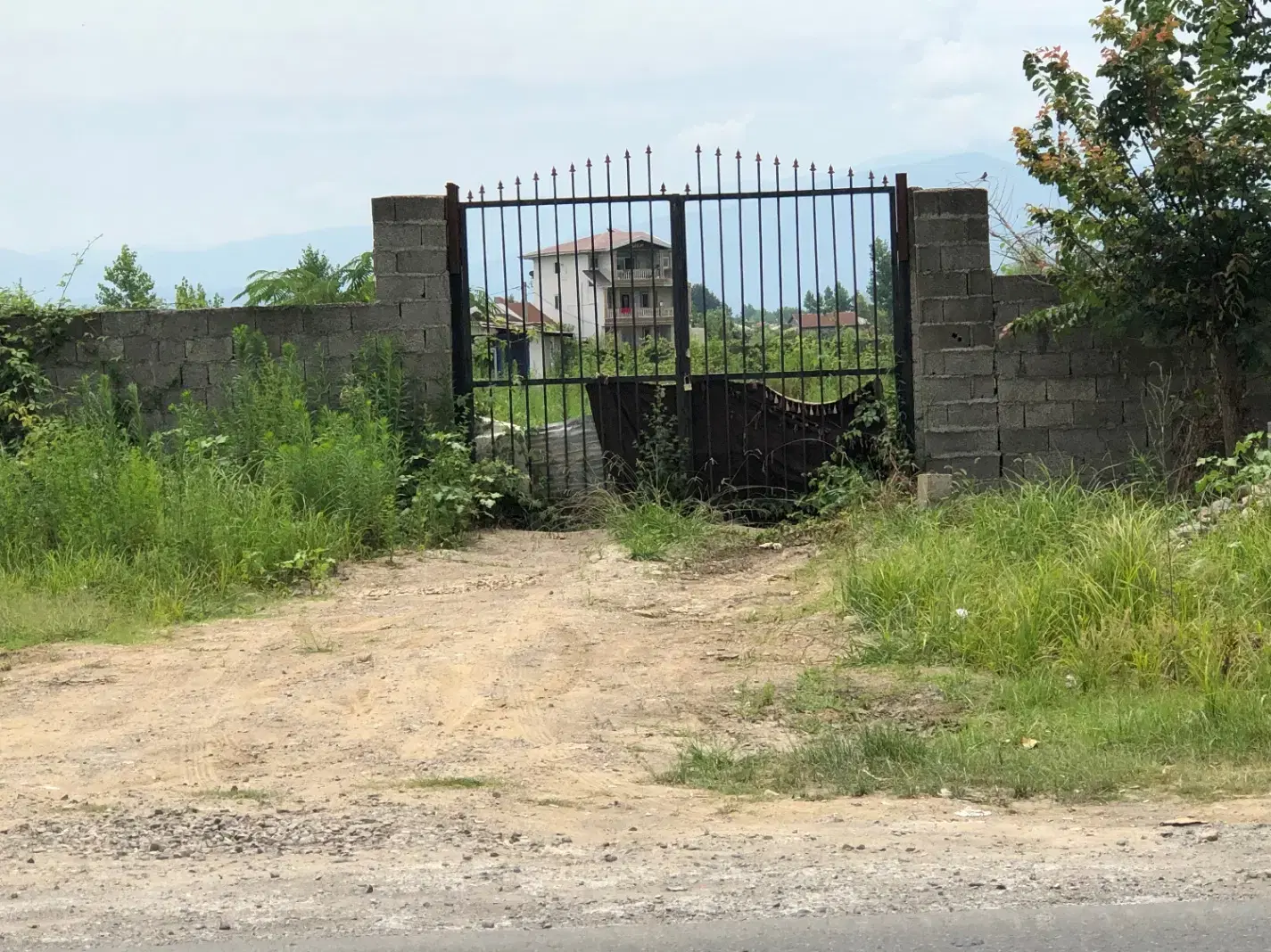 اجاره ۲۰۰۰متر زمین با دفتر ۲۰ متری
