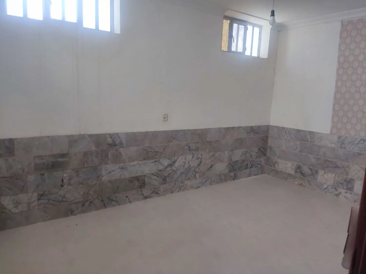 زیرزمین مسکونی مناسب برای تجاری