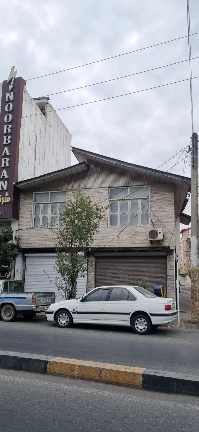 کلنگی ۲ نبش بر خیابان اکبرین و نزدیک دانشگاه پزشکی