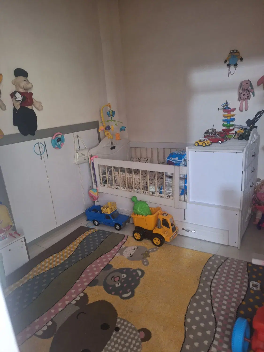 ۹۸ متر همکف حیاط دار