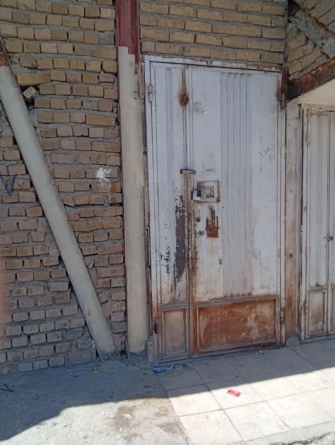 اجاره مغازه 100متری با زیرزمین _دونبش _ اسدآبادی